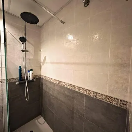 2 Bedroom Near Appartement